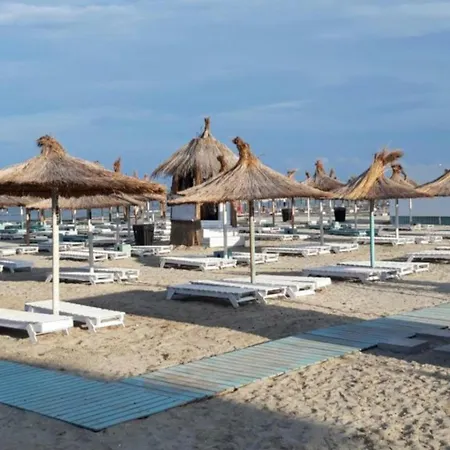 Apartment Premium Studio Privat Situat In Alezzi Beach Piscina,sauna,jacuzzi,parking Navodari